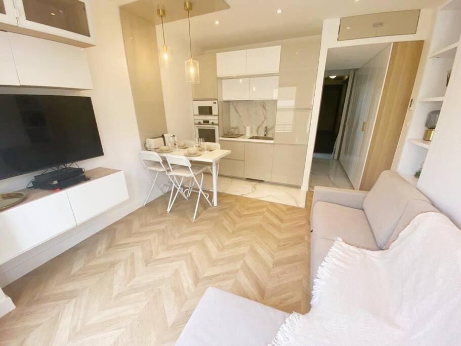 Appartement 2P Idealement Place Juan Les Pins Exterior photo